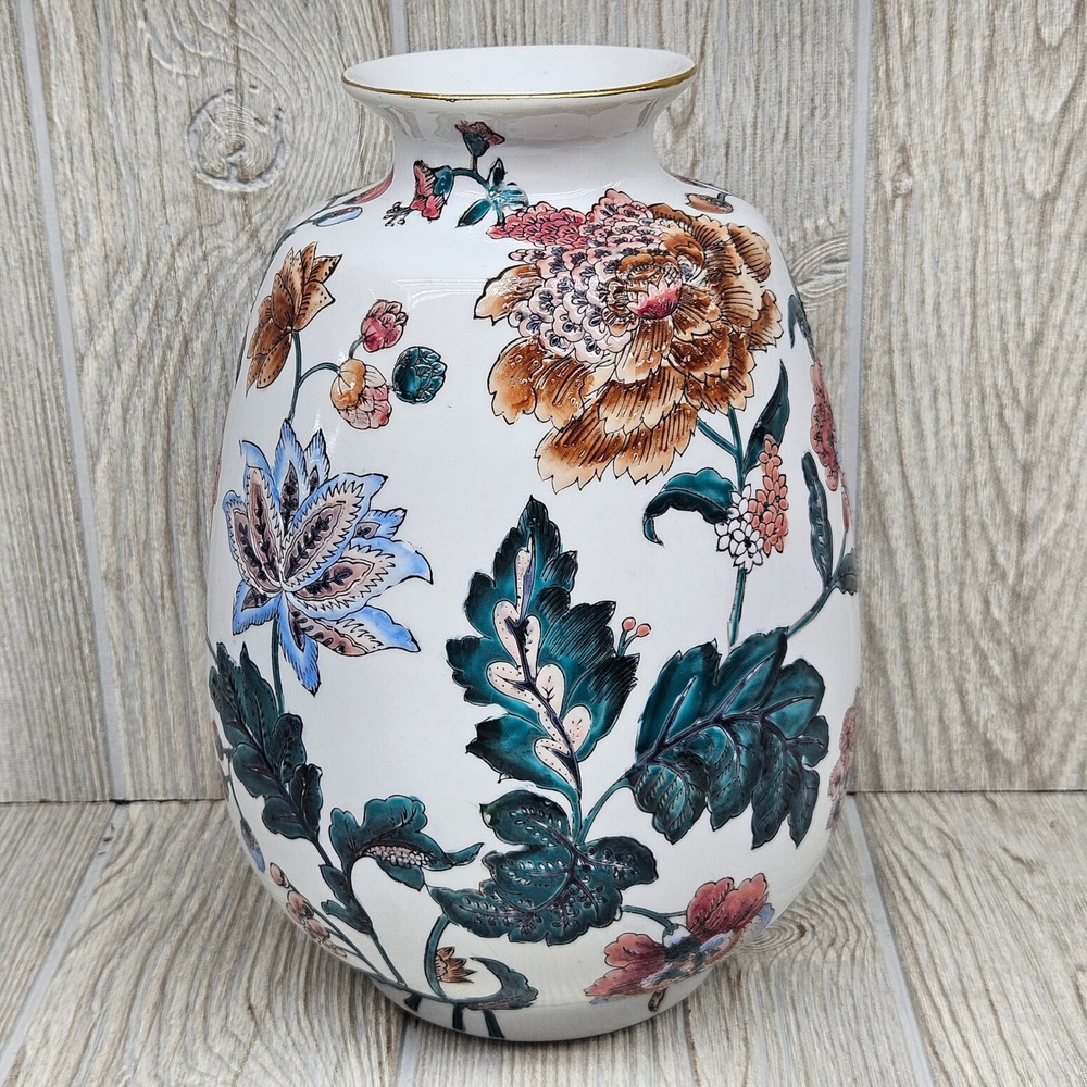 Vintage H.F.P. Macau Hand Painted Floral Porcelain Vase Gold Rim Chinoiserie